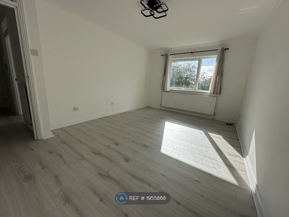Property photo 1 of 13 Living Room