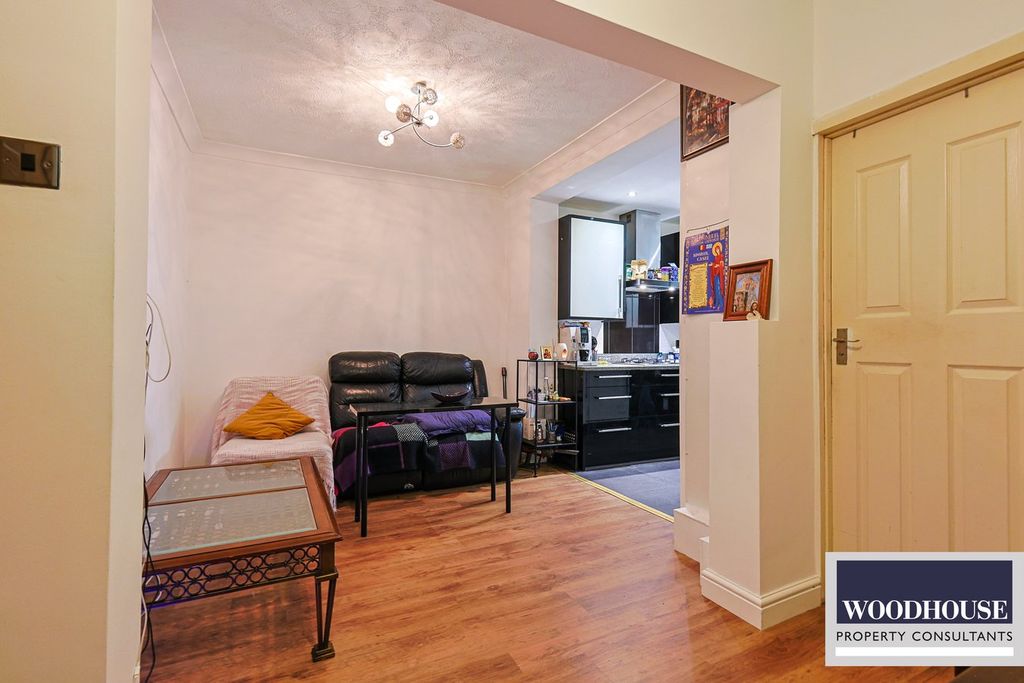 Property photo 2 of 23