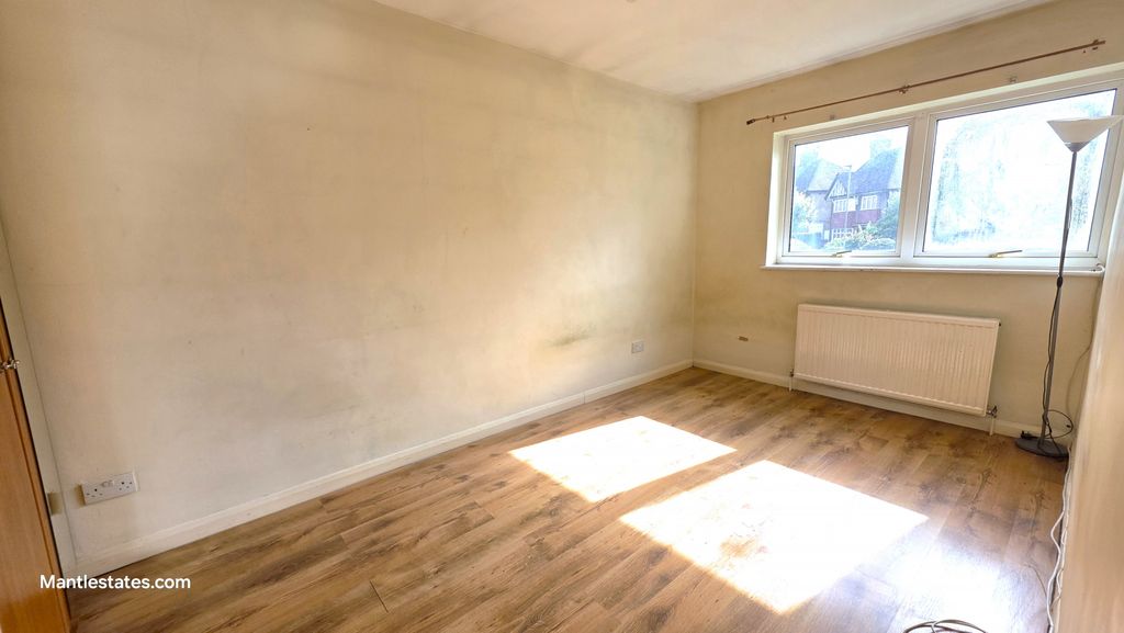 Property photo 2 of 16 Bedroom One