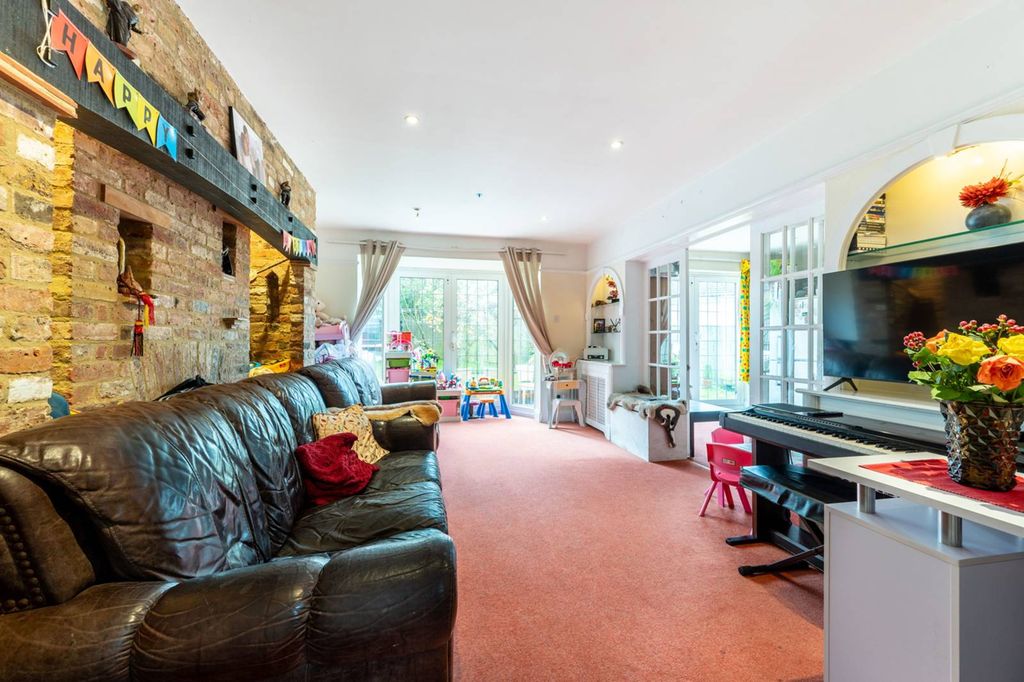 Property photo 2 of 7