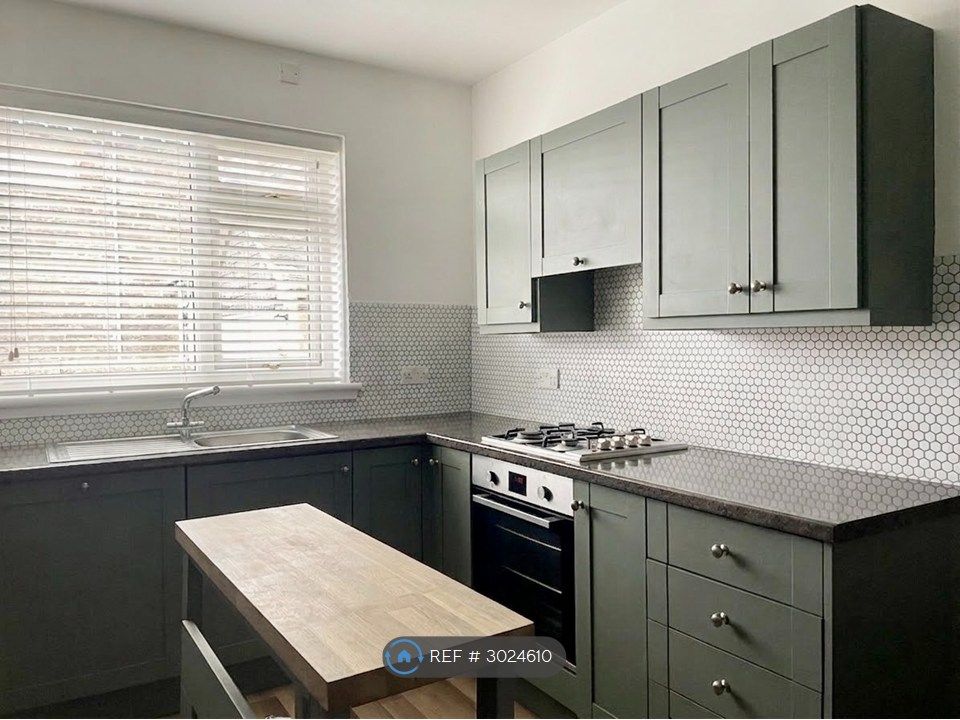 Property photo 3 of 8 Kitchen
