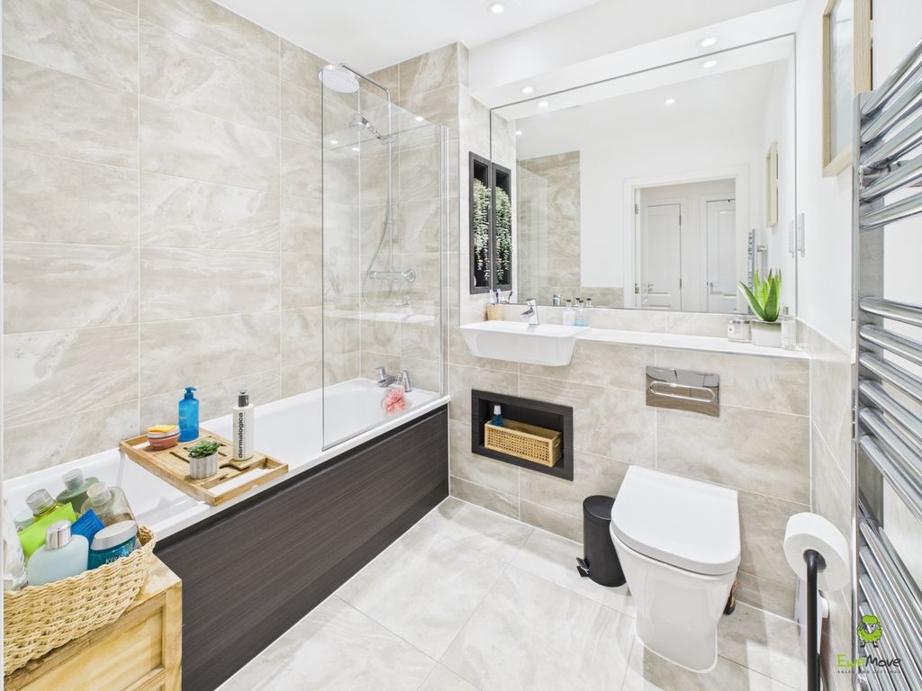 Property photo 3 of 10 For Sale With Clinton Crawford - Ewemove Bexleyhea