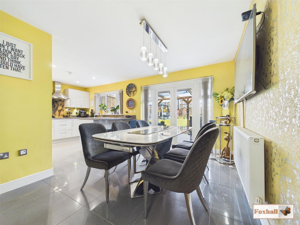 Property photo 2 of 29 Kitchen Breakfast /Dining Room