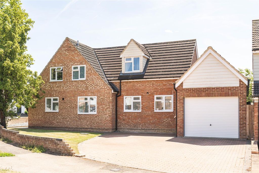 Property photo 1 of 26 Loompits Way-31.Jpg