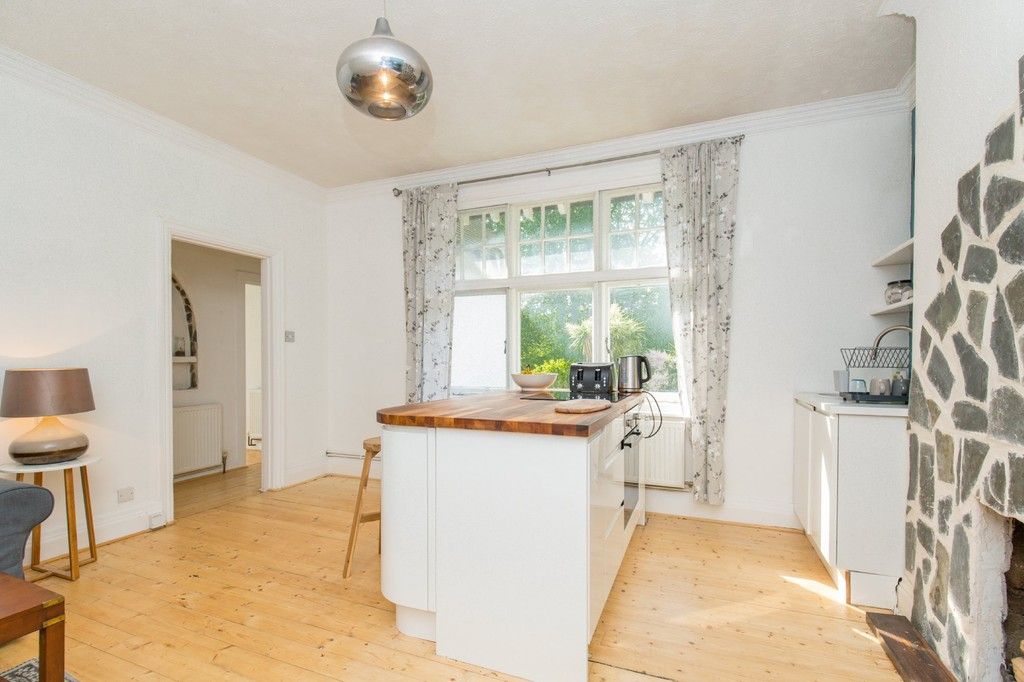 Property photo 3 of 15 8