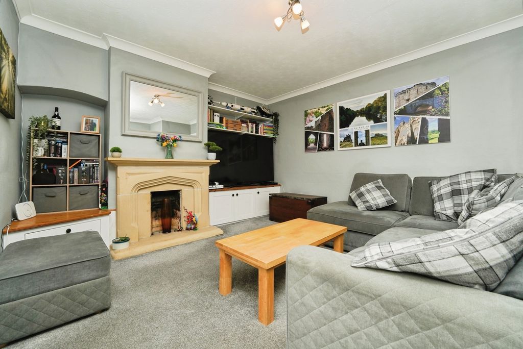 Property photo 2 of 17 Photo
