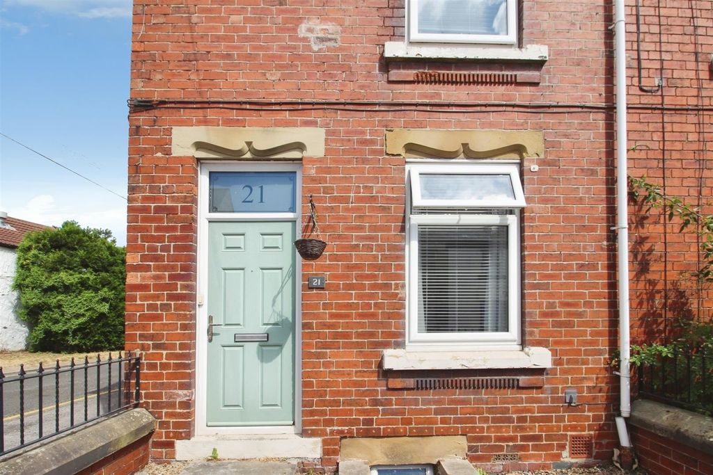 Property photo 3 of 12