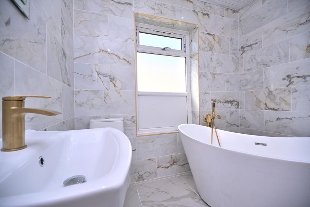 Property photo 3 of 52 24 Dicconson Lane, Westhoughton, Bolton, Lancashir
