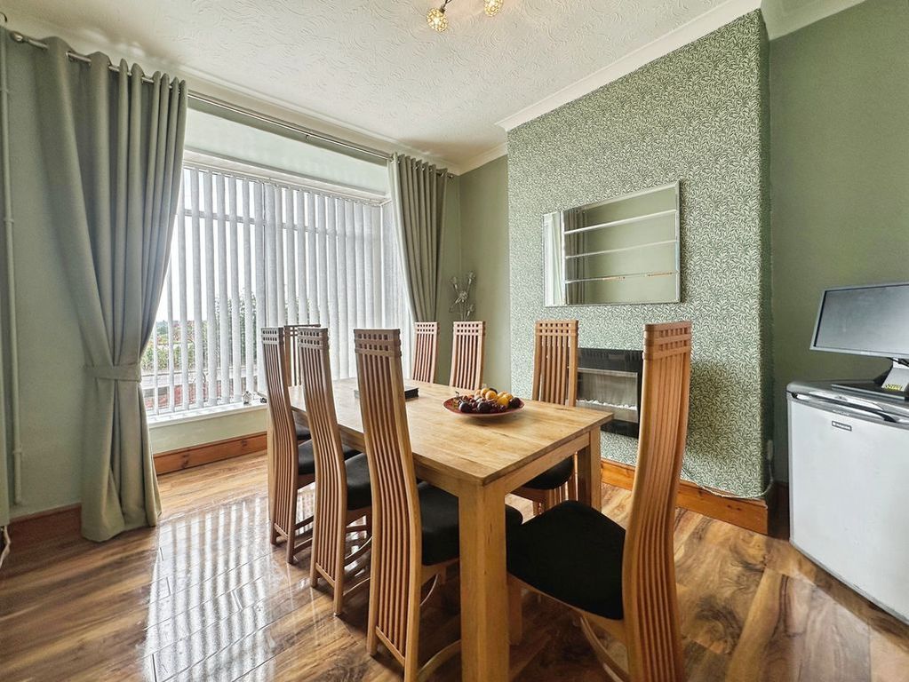 Property photo 3 of 15 Dining Room