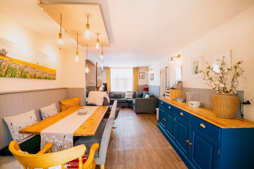 Property photo 2 of 23 4172182
