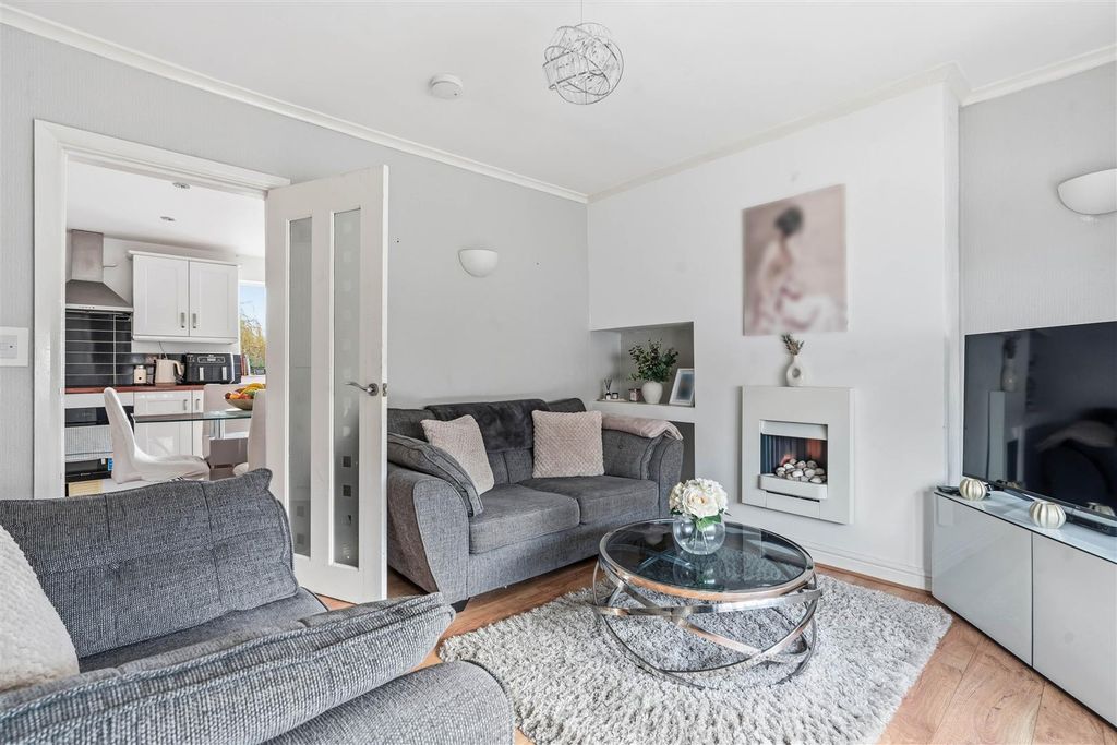 Property photo 3 of 18 Lounge 2.Jpg