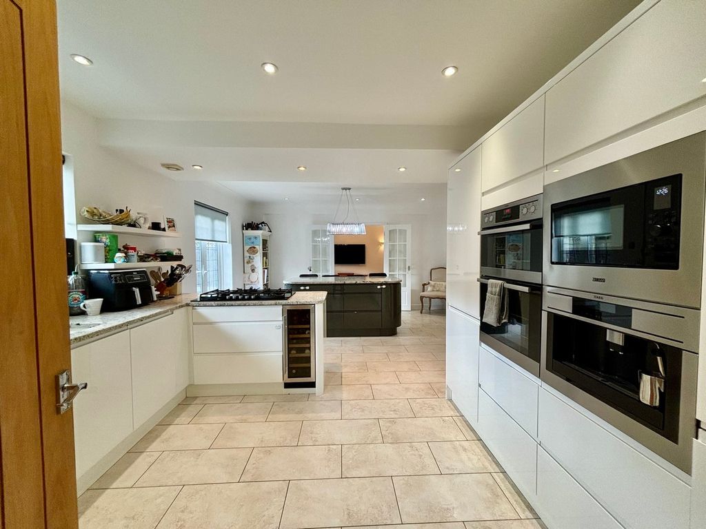 Additional image 12 of 5 bed detached house for saleMeadow Way, Letchworth Garden City SG6