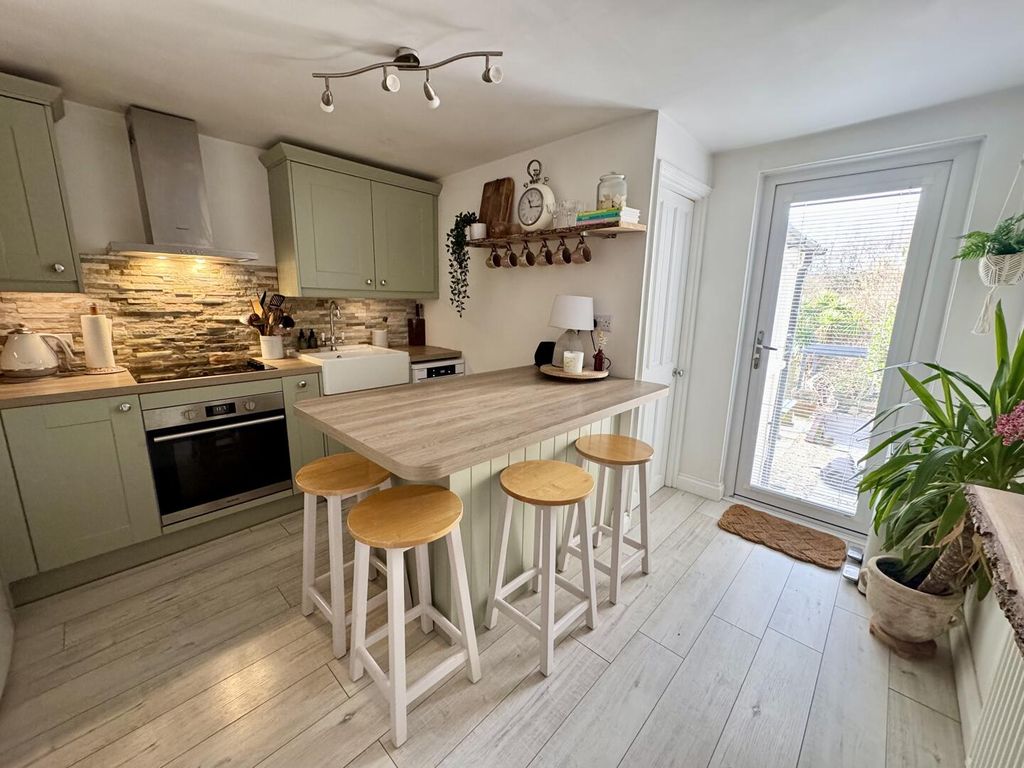 Property photo 3 of 26 Kitchen