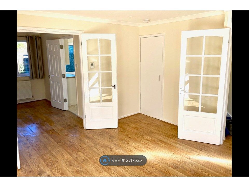 Property photo 3 of 19 Living Room