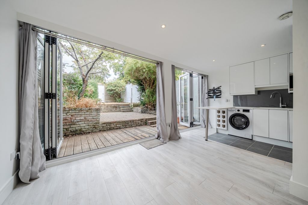 Property photo 2 of 20 1-6A7484975211F-1...