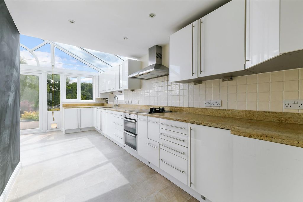 Property photo 1 of 20 Brook Road (1).Jpg