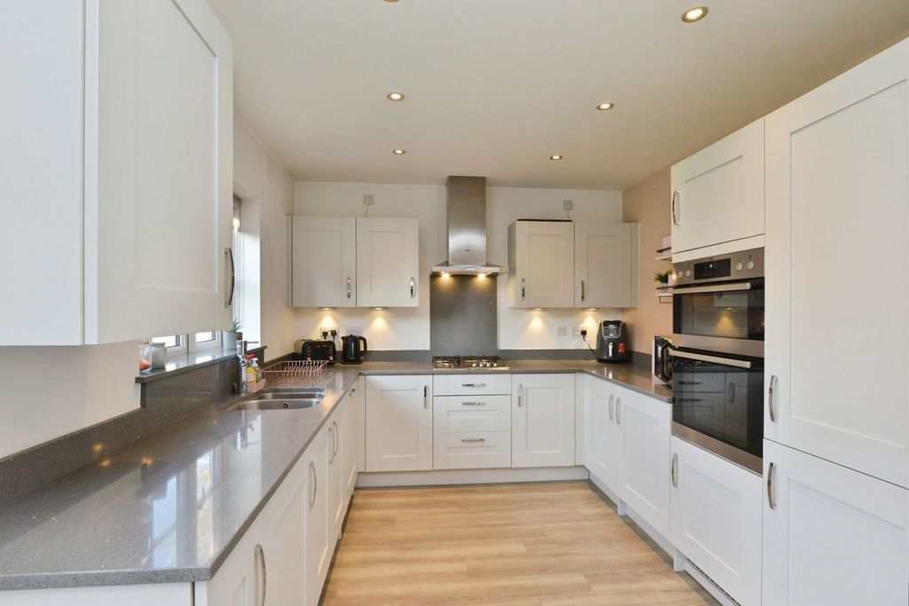 Property photo 3 of 17 Photo