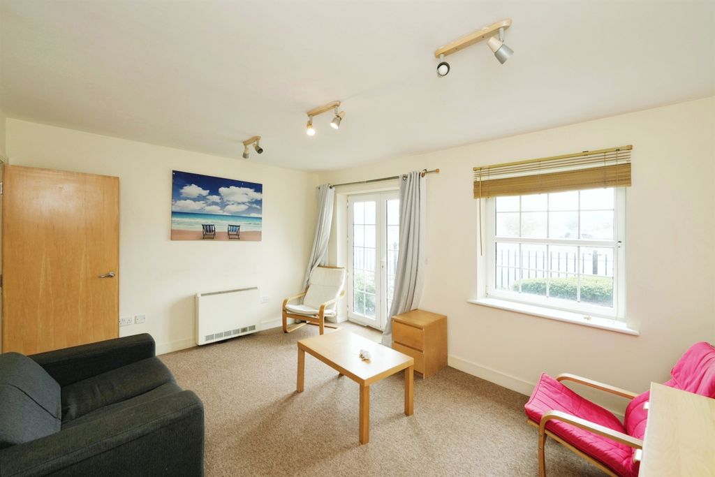 Property photo 3 of 13
