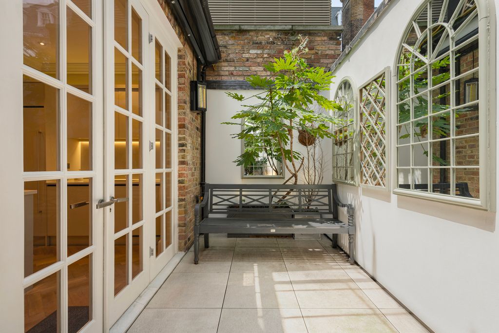 Property photo 3 of 22