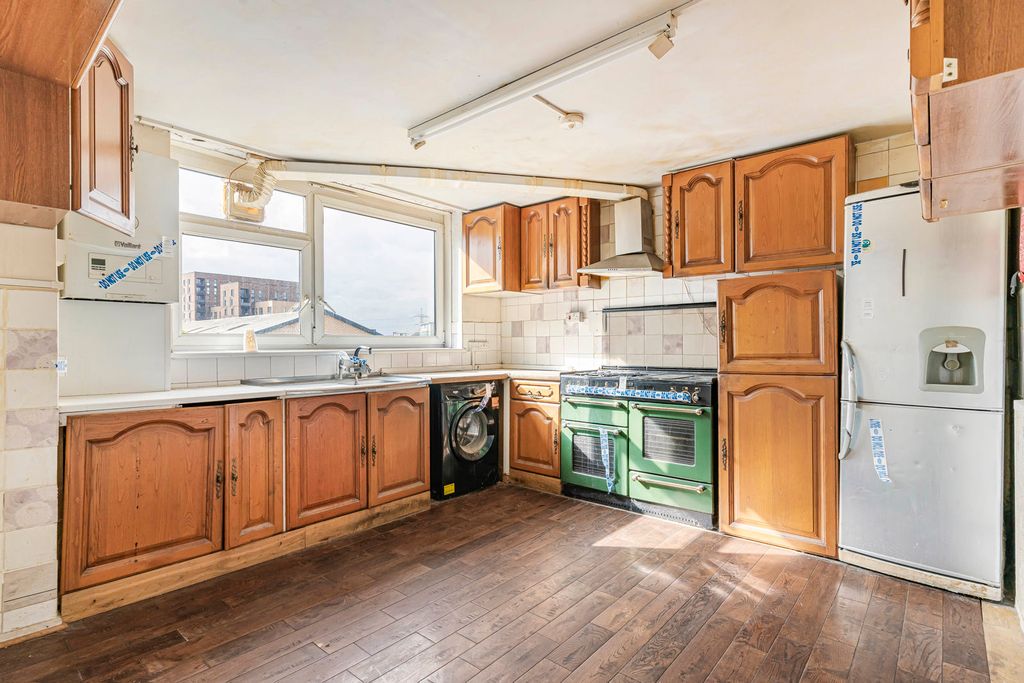 Property photo 3 of 16 Kitchen
