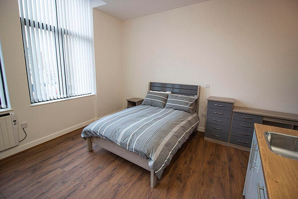 Property photo 2 of 5 This Inviting Double Bedroom Features Large Window...