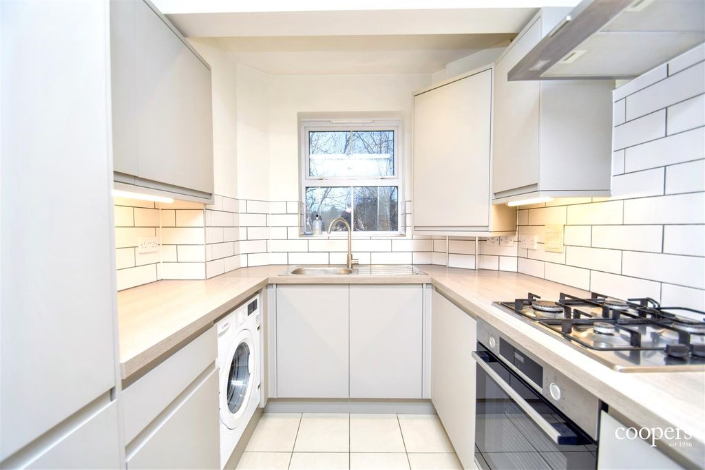 Property photo 2 of 11 Kitchen