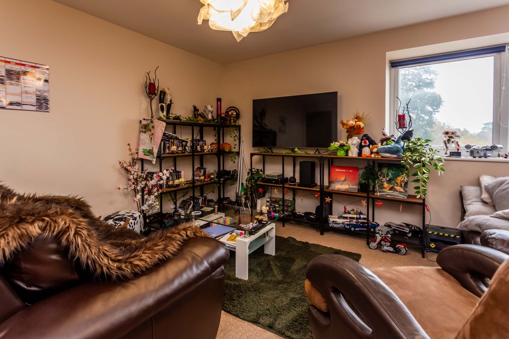Property photo 3 of 12