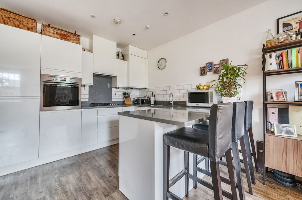 Property photo 3 of 29 6-68164d1A10257-1...