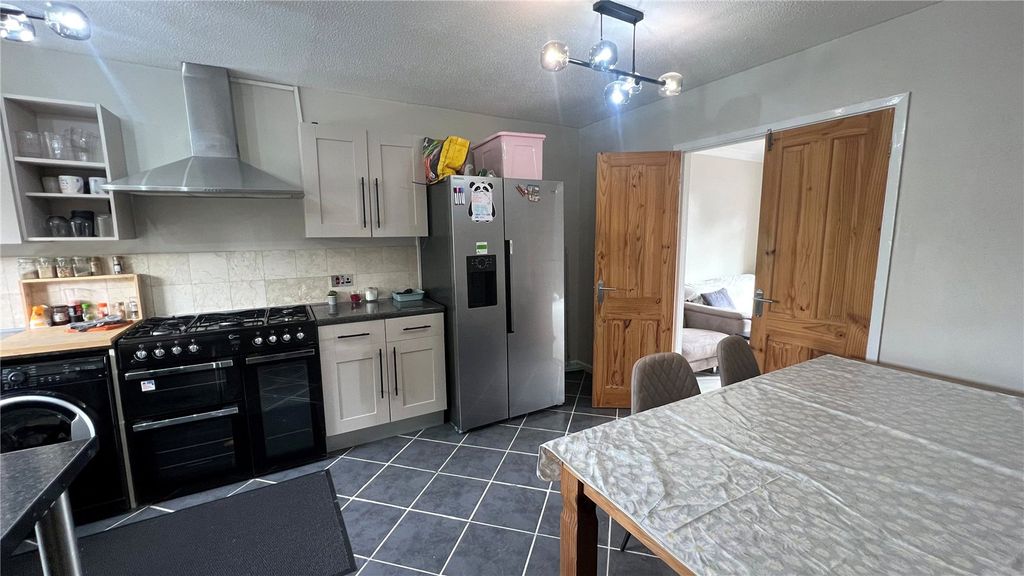 Property photo 3 of 21 Picture No. 02