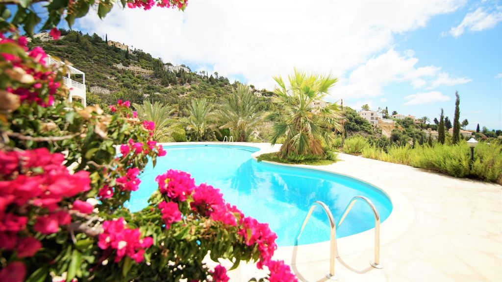 Property photo 3 of 27