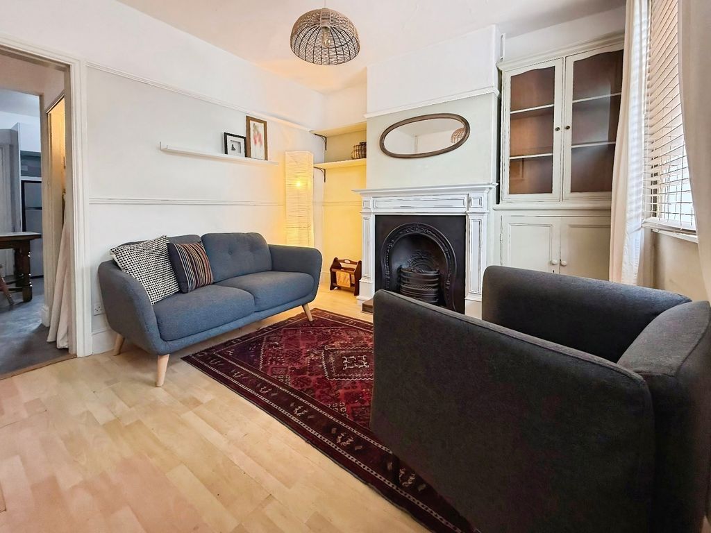 Property photo 3 of 21 Lounge