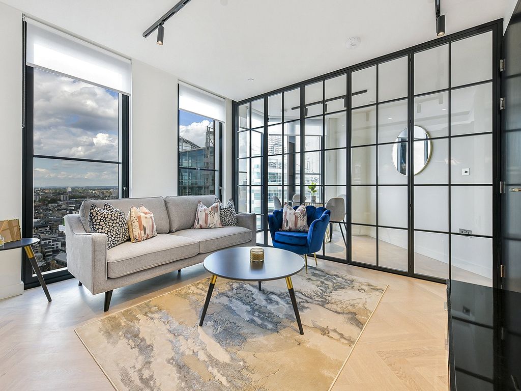 Property photo 3 of 14 One Crown Place