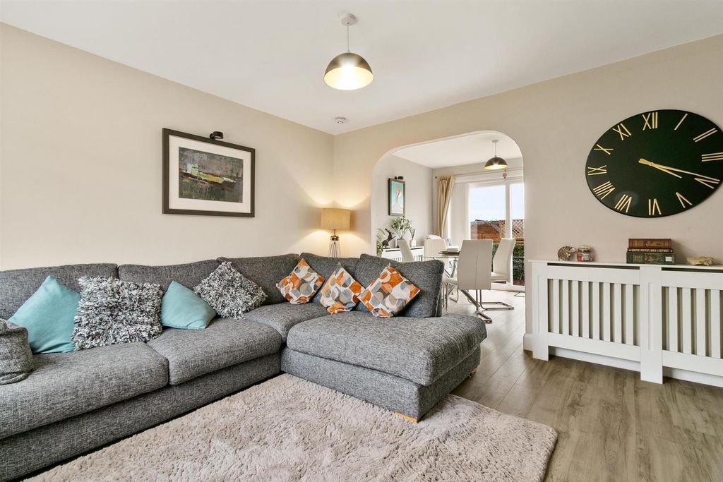 Property photo 3 of 24