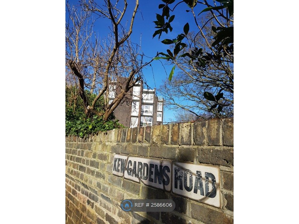 Property photo 2 of 15 Penthouse Studio With Roof Terrace &amp; Balcony
