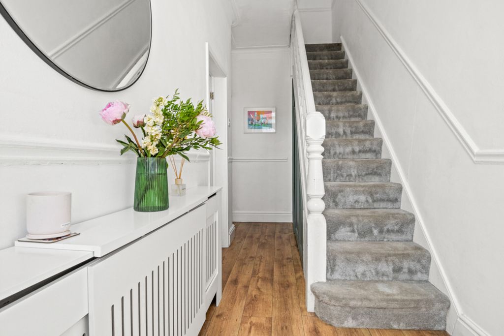 Property photo 3 of 25