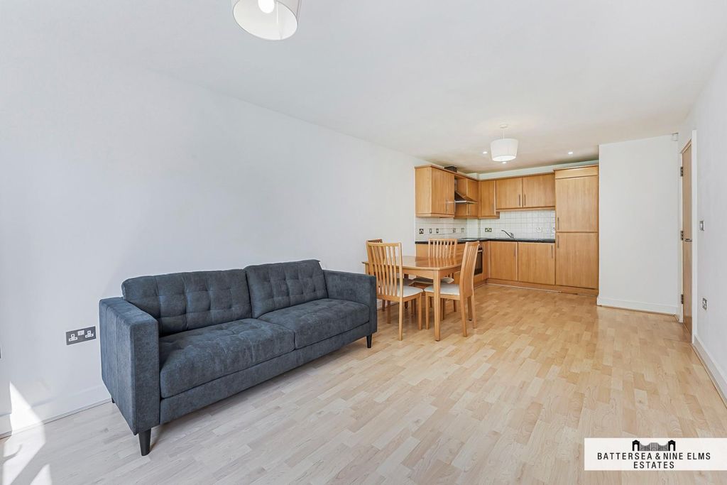 Property photo 3 of 13 B