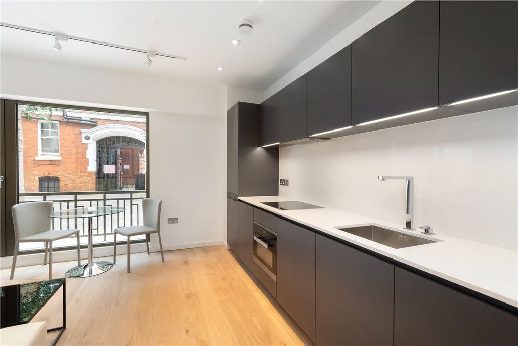 Property photo 2 of 7 Reception/Kitchen