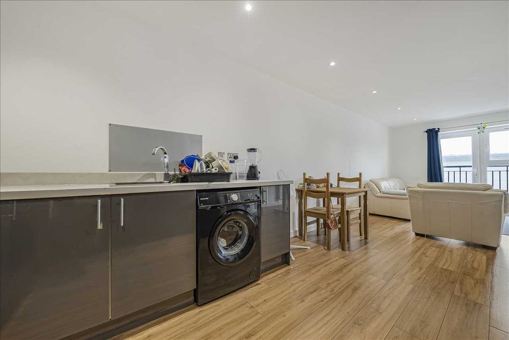 Property photo 3 of 8