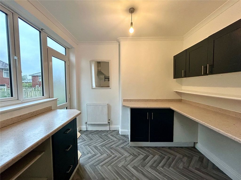 Property photo 3 of 11 Kitchen