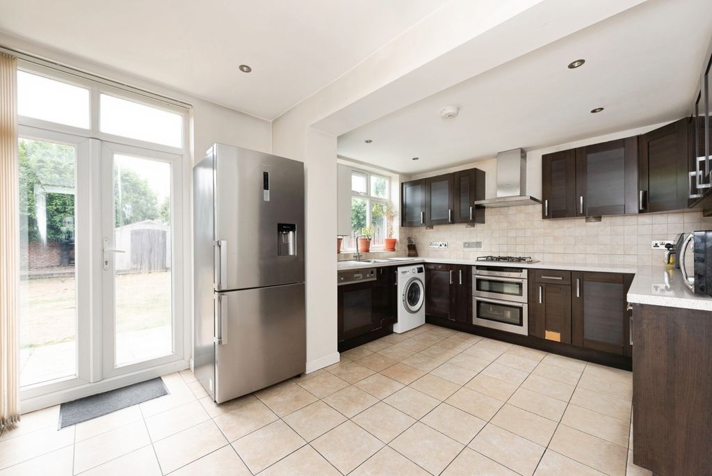 Property photo 2 of 12 Kitchen