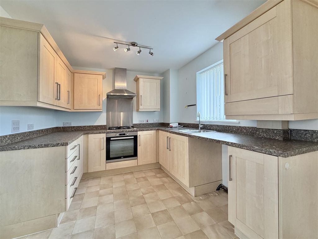 Property photo 3 of 10 Kitchen_.Jpeg