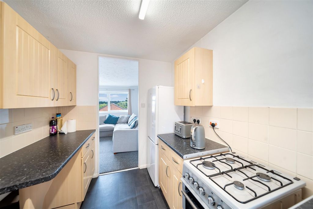 Property photo 3 of 8 Winchester Way-09.Jpg