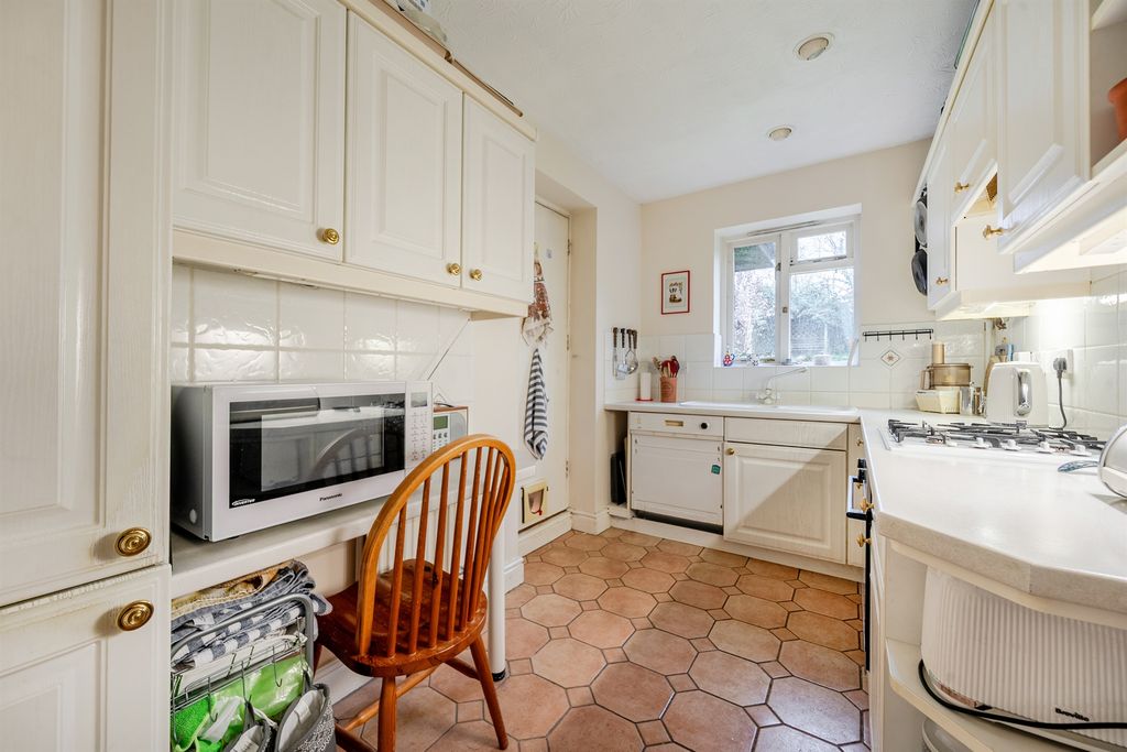 Property photo 3 of 12