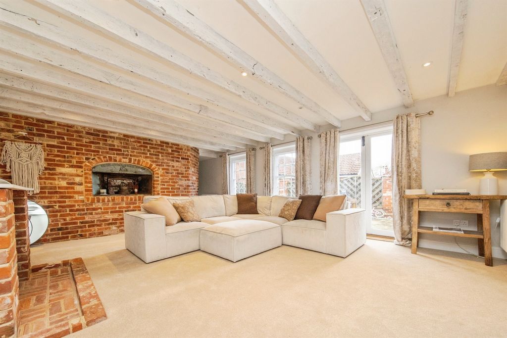 Property photo 2 of 27