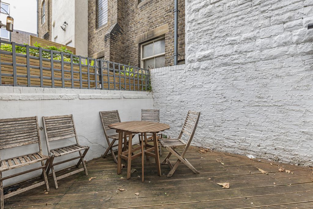 Property photo 3 of 26 Terrace / Patio