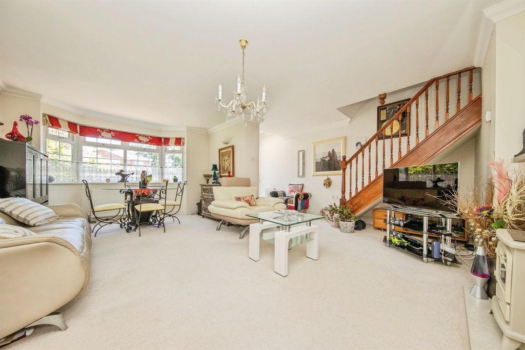 Property photo 2 of 20