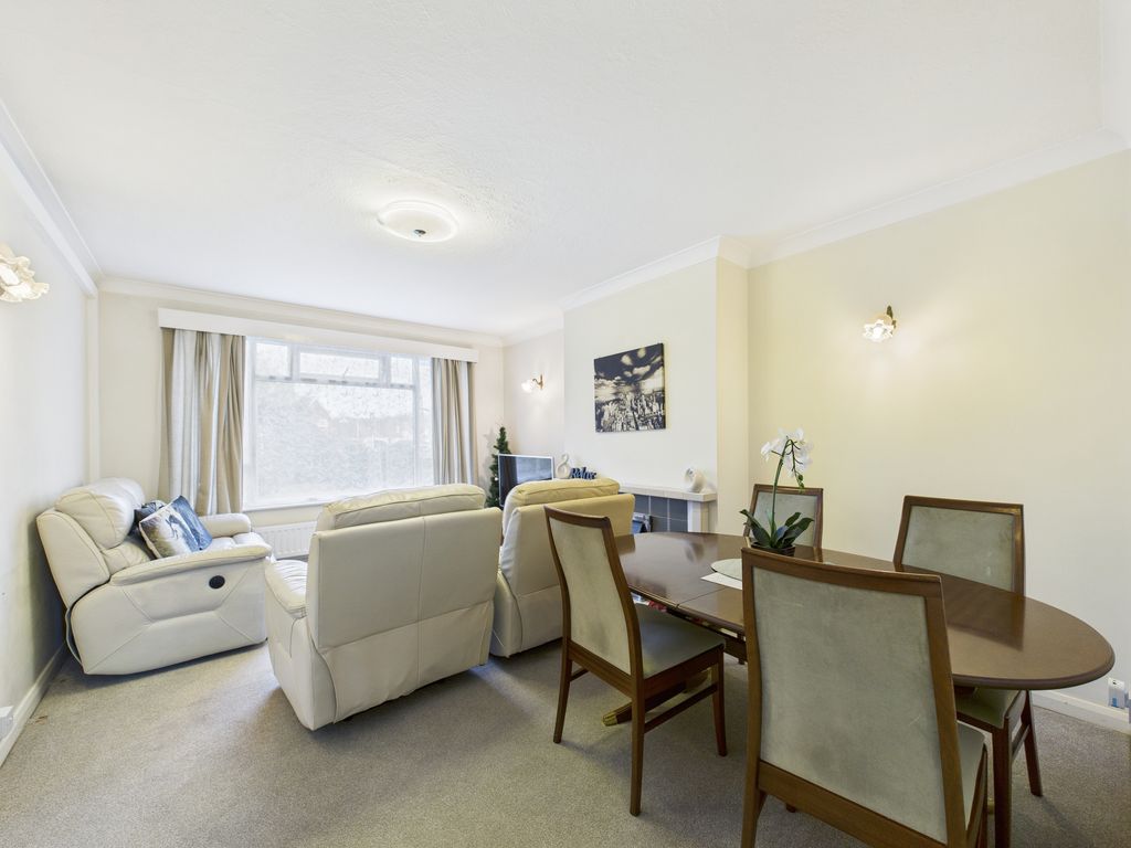 Property photo 3 of 11 Cam04693G0-Pr0058-Still010