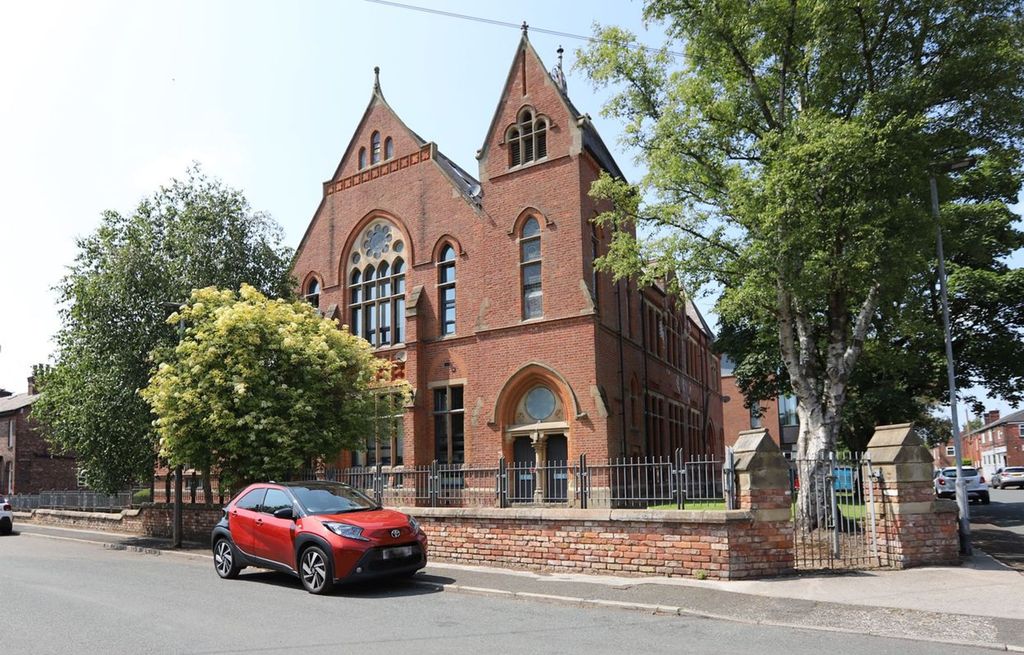 Property photo 2 of 18