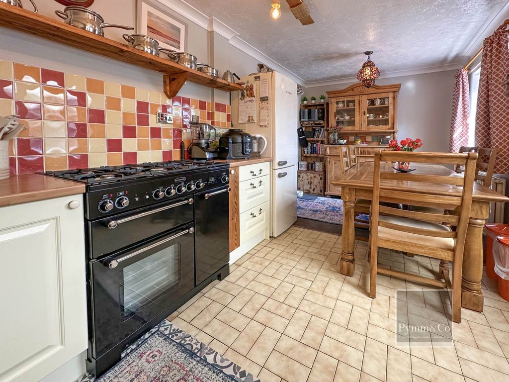 Property photo 2 of 21