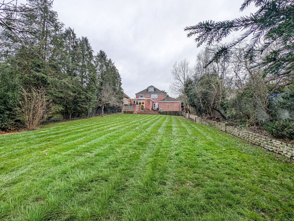 Property photo 1 of 34 Garden